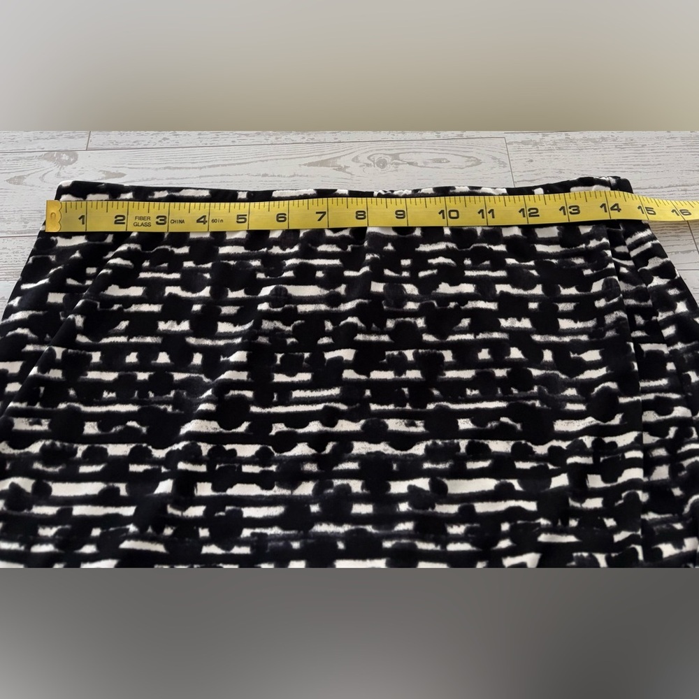 New! Vince Camuto Patterned Skirt - image 7